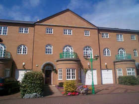 4 bedroom Terraced t...